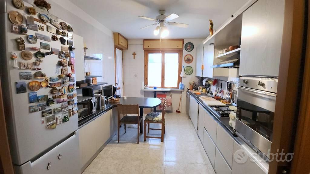 Appartamento di 122 m² con 5 locali e box auto a B - Vista 4