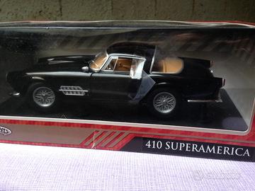 Scala 1/18 ferrari superamerica