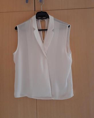 Canotta/blusa bianca smanicata con scollo a V.