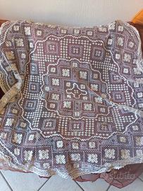 Tovaglia rotonda realizzata all uncinetto