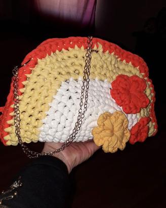 Borsa fatta.a mano in fettuccia