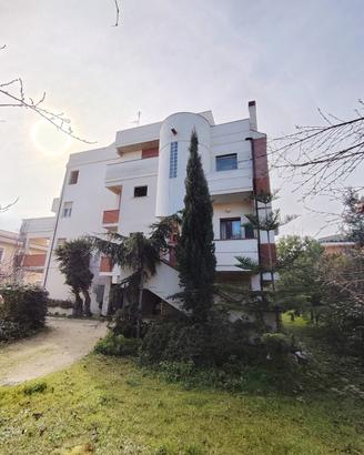 211 Intera palazzina 200 mt dal mare