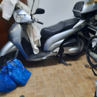 SCOOTER HONDA sh 300, con baulottime condizioni