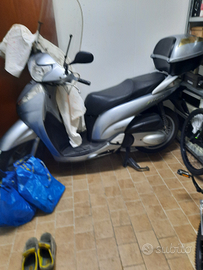 SCOOTER HONDA sh 300, con baulottime condizioni