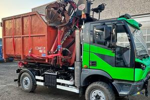 Cassa scarrabile con gru a ragno