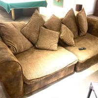 2 divani e pouff stile rustico