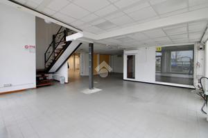 NEGOZIO A SAN GIULIANO TERME