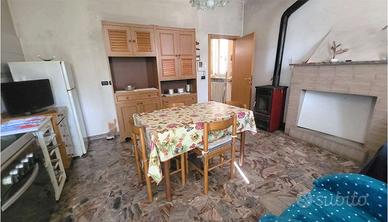 CASA SINGOLA con CORTE PRIVATA