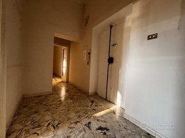 Ampio e luminoso appartamento vicino Staz. FF.SS.