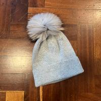 Cappello con pon-pon