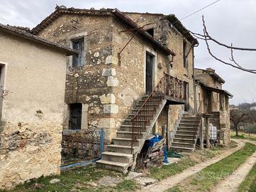 CASA SEMINDIPENDENTE A ISOLA DEL LIRI