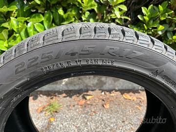 4 pneumatici invernali Pirelli Sottozero 3 225/45