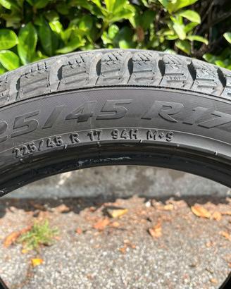 4 pneumatici invernali Pirelli Sottozero 3 225/45