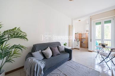 AMPIO 2 LOCALI CON BALCONE, PIANO ALTO E AFFACCIO