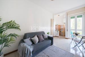 AMPIO 2 LOCALI CON BALCONE, PIANO ALTO E AFFACCIO