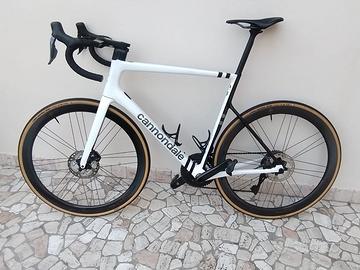 Bici da corsa cannondale supersix evo