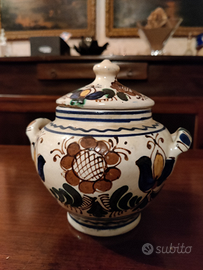 Vaso in ceramica con coperchio