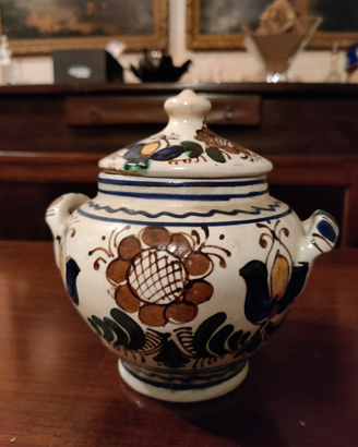 Vaso in ceramica con coperchio
