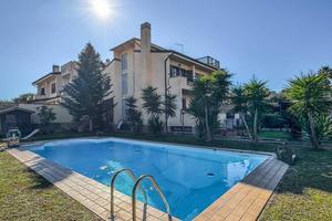 Villa di 220 m² con più di 5 locali a Roma