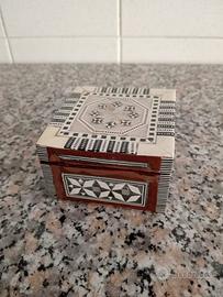 Cofanetto Portagioie in Madreperla, Legno e Osso