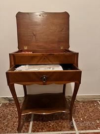 Tavolino / scrittoio stile liberty