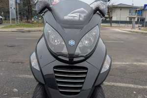 Piaggio MP3 250 ie