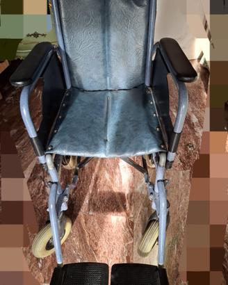 sedia a rotelle pieghevole con cuscino