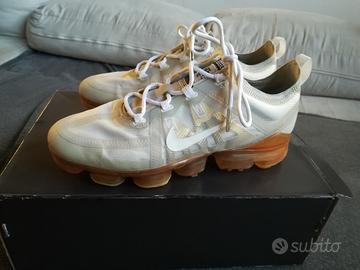 scarpe Nike modello vapormax.