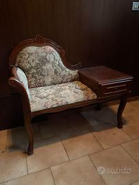 Panca classica con tavolino laterale e cassetto