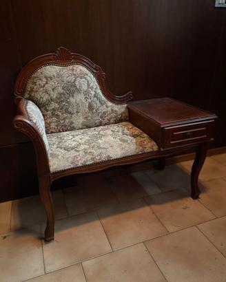 Panca classica con tavolino laterale e cassetto