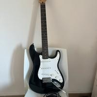 Chitarra elettrica Squier e amplifacore EKO.