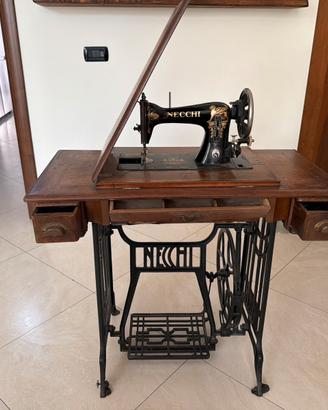 Macchina da cucire Necchi