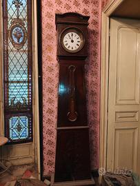 Orologio a pendolo da terra in legno