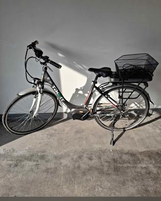 Bicicletta elettrica italiana in alluminio nuova (