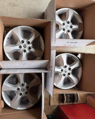 Cerchi in lega da 17 attacco renault