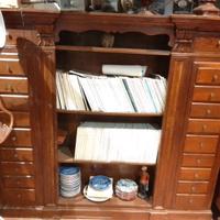 Mobile libreria con cassetti