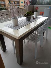 Tavolo con sedie