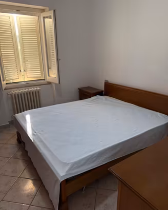 Camera da letto completa in legno color noce