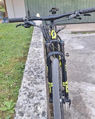 MTB Scoot Scale 900 pro in carbonio