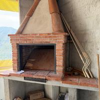 Barbecue  in mattoni - robusto e pronto all’uso