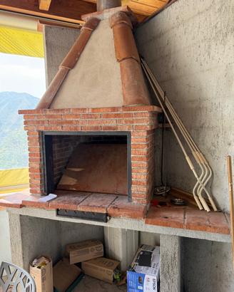 Barbecue  in mattoni - robusto e pronto all’uso