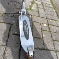 Monopattino pieghevole in metallo 