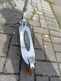 Monopattino pieghevole in metallo 