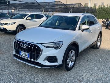 AUDI Q3 40 TDI quattro S tronic Business Advance
