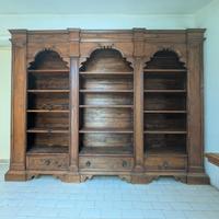 Antico confessionale trasformato in libreria