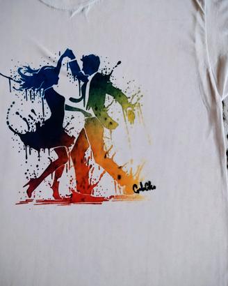 T-shirt dipinta a mano – Color Dance 