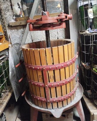 attrezzatura per fare il vino