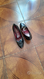 Scarpe eleganti con tacco di marca