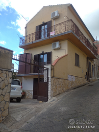 Villetta nelle alture di Agira ristrutturata