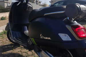 Vespa 300 super tech anno 2023 blu energico unipr